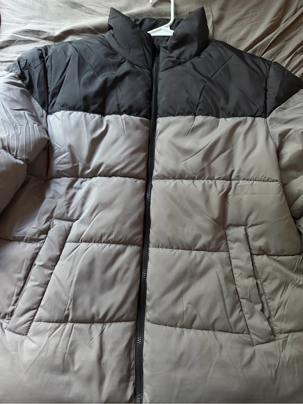 Two-Tone Puffer Jacket in Black and Gray